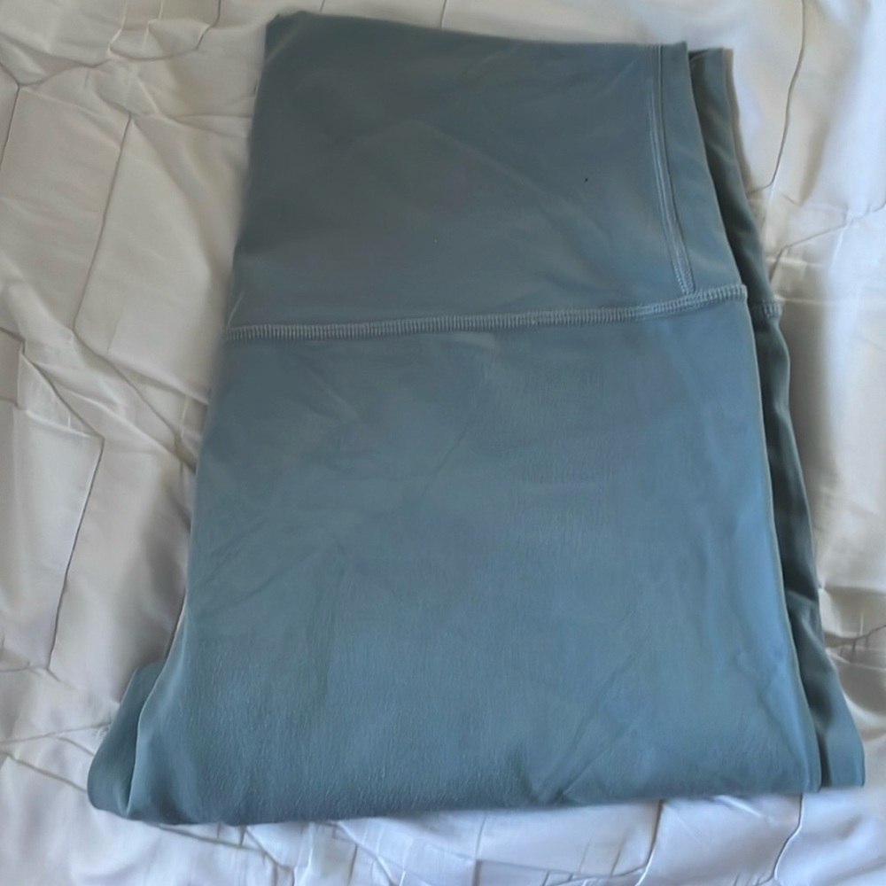 Like new Lululemon Align pants 28”
